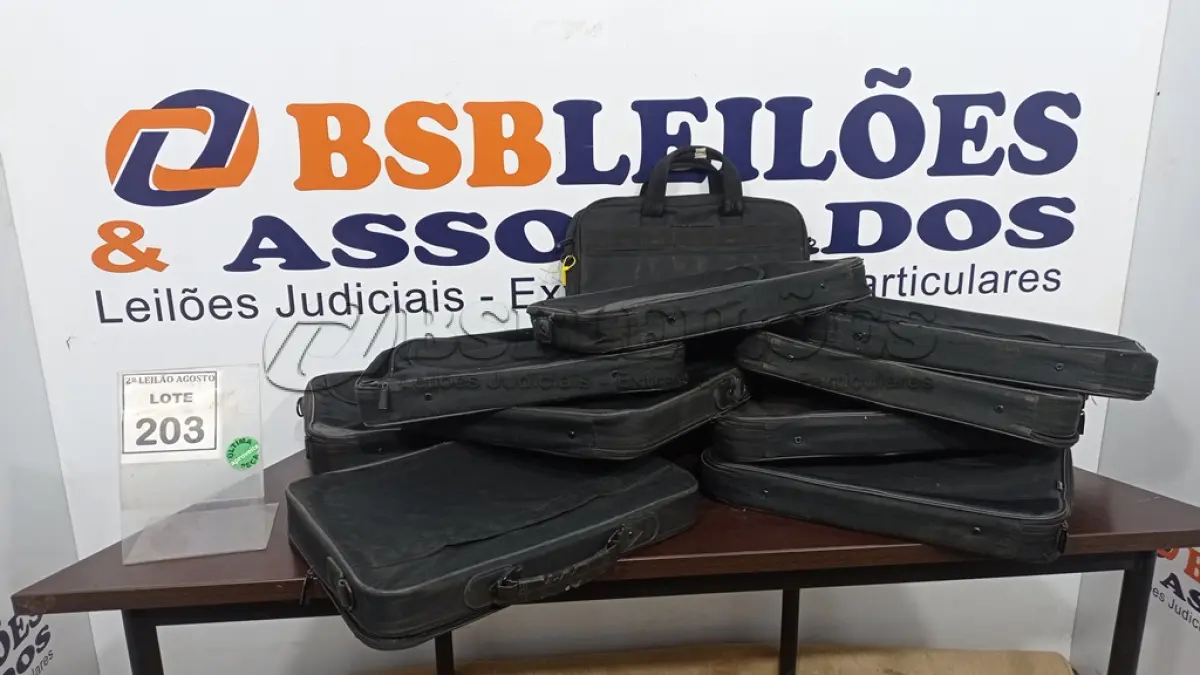 LOTE 203 - 08 BOLSAS DE NOTEBOOK. (NO ESTADO) ATENÇÃO! FAZER A VISITAÇÃO ANTES DE ARREMATAR, NÃO SABEMOS SE FUNCIONA. LEILÃO NÃO TEM GARANTIA E NEM DEVOLUÇÃO, SUJEITO A POSSÍVEIS AVARIAS VISÍVEIS/OCULTAS E/OU AUSÊNCIA DE COMPONENTES.