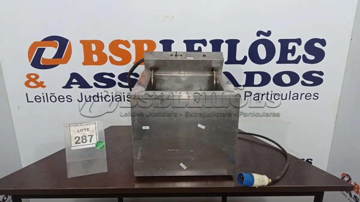 LOTE 287 - 01 FRITADEIRA ELÉTRICA EM INOX. (NO ESTADO) ATENÇÃO! FAZER A VISITAÇÃO ANTES DE ARREMATAR, NÃO SABEMOS SE FUNCIONA. LEILÃO NÃO TEM GARANTIA E NEM DEVOLUÇÃO, SUJEITO A POSSÍVEIS AVARIAS VISÍVEIS/OCULTAS E/OU AUSÊNCIA DE COMPONENTES.