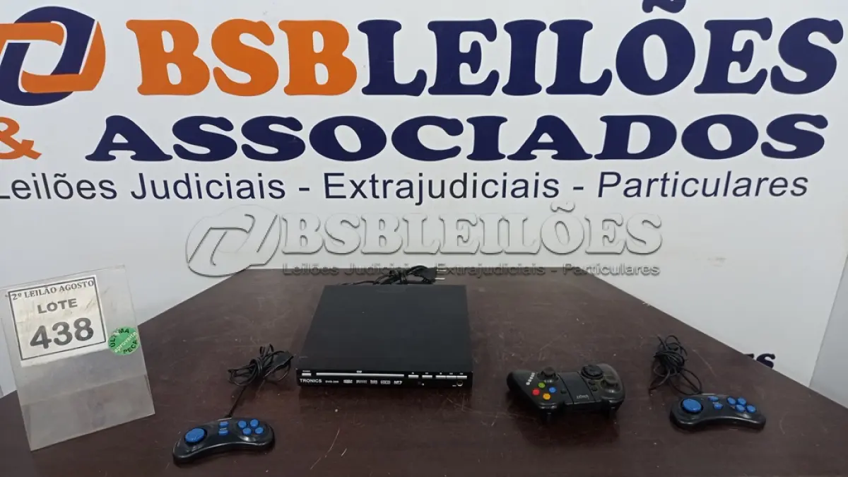 LOTE 438 - 01 APARELHO DE DVD COM KARAOKÊ, MICROFONE E JOYSTICKS MARCA TRONICS. (NO ESTADO) ATENÇÃO! FAZER A VISITAÇÃO ANTES DE ARREMATAR, NÃO SABEMOS SE FUNCIONA. LEILÃO NÃO TEM GARANTIA E NEM DEVOLUÇÃO, SUJEITO A POSSÍVEIS AVARIAS VISÍVEIS/OCULTAS E/OU AUSÊNCIA DE COMPONENTES.