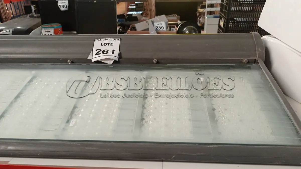 LOTE 261 - 01 REFLETOR LED PARA QUADRA. (NO ESTADO) ATENÇÃO! FAZER A VISITAÇÃO ANTES DE ARREMATAR, NÃO SABEMOS SE FUNCIONA. LEILÃO NÃO TEM GARANTIA E NEM DEVOLUÇÃO, SUJEITO A POSSÍVEIS AVARIAS VISÍVEIS/OCULTAS E/OU AUSÊNCIA DE COMPONENTES.
