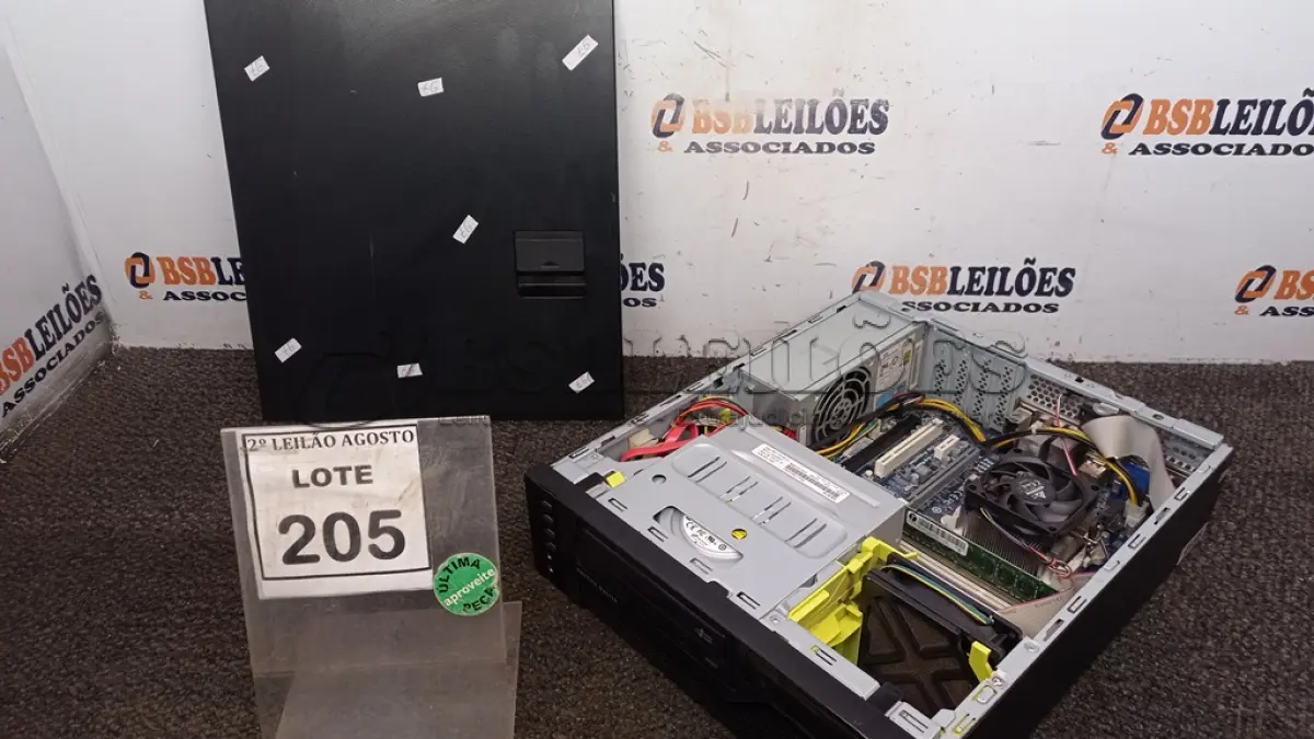 LOTE 205 - 01 CPU MARCA POSITIVO COM 8GB MEMÓRIA COM SSD E HD. (NO ESTADO) ATENÇÃO! FAZER A VISITAÇÃO ANTES DE ARREMATAR, NÃO SABEMOS SE FUNCIONA, LEILÃO NÃO TEM GARANTIA E NEM DEVOLUÇÃO, SUJEITO A POSSÍVEIS AVARIAS VISÍVEIS/OCULTAS E/OU AUSÊNCIA DE COMPONENTES.