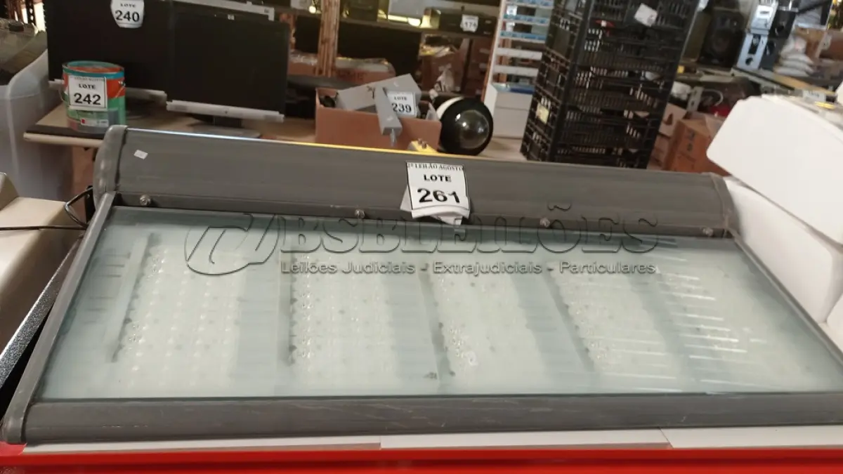 LOTE 261 - 01 REFLETOR LED PARA QUADRA. (NO ESTADO) ATENÇÃO! FAZER A VISITAÇÃO ANTES DE ARREMATAR, NÃO SABEMOS SE FUNCIONA. LEILÃO NÃO TEM GARANTIA E NEM DEVOLUÇÃO, SUJEITO A POSSÍVEIS AVARIAS VISÍVEIS/OCULTAS E/OU AUSÊNCIA DE COMPONENTES.
