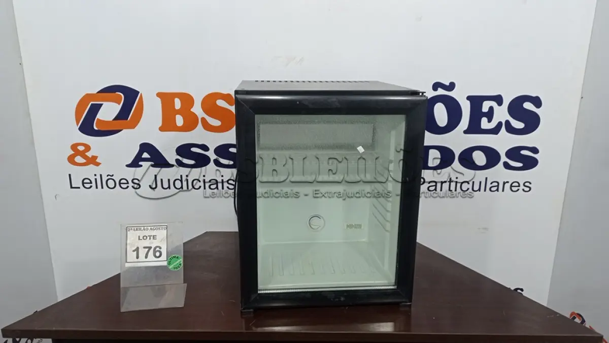 LOTE 176 - 01 ADEGA 40L 220V. (NO ESTADO) ATENÇÃO! FAZER A VISITAÇÃO ANTES DE ARREMATAR, NÃO SABEMOS SE FUNCIONA. LEILÃO NÃO TEM GARANTIA E NEM DEVOLUÇÃO, SUJEITO A POSSÍVEIS AVARIAS VISÍVEIS/OCULTAS E/OU AUSÊNCIA DE COMPONENTES.