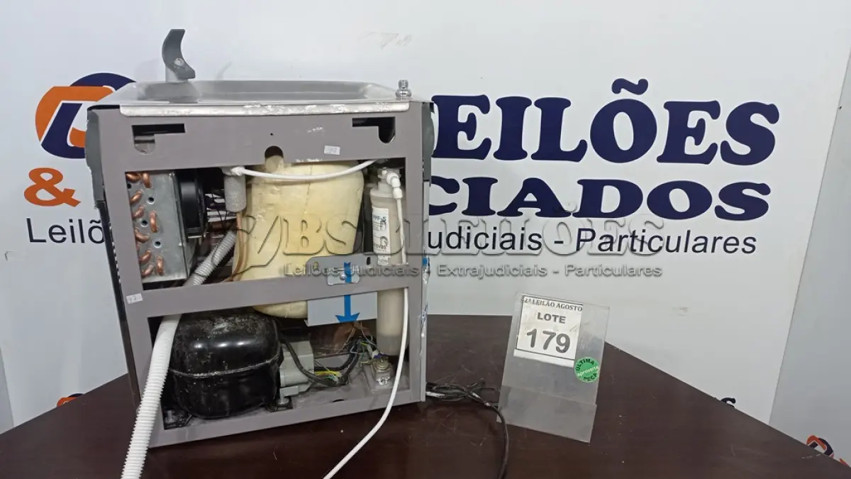 LOTE 179 - 01 BEBEDOURO EM INOX MARCA CÂNOVAS. (NO ESTADO) ATENÇÃO! FAZER A VISITAÇÃO ANTES DE ARREMATAR, NÃO SABEMOS SE FUNCIONA. LEILÃO NÃO TEM GARANTIA E NEM DEVOLUÇÃO, SUJEITO A POSSÍVEIS AVARIAS VISÍVEIS/OCULTAS E/OU AUSÊNCIA DE COMPONENTES.