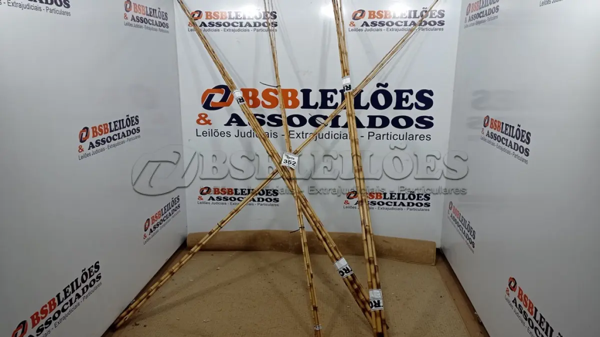LOTE 352 - 20 VARAS DE BAMBU. (NO ESTADO) ATENÇÃO! FAZER A VISITAÇÃO ANTES DE ARREMATAR, NÃO SABEMOS SE FUNCIONA. LEILÃO NÃO TEM GARANTIA E NEM DEVOLUÇÃO, SUJEITO A POSSÍVEIS AVARIAS VISÍVEIS/OCULTAS E/OU AUSÊNCIA DE COMPONENTES.