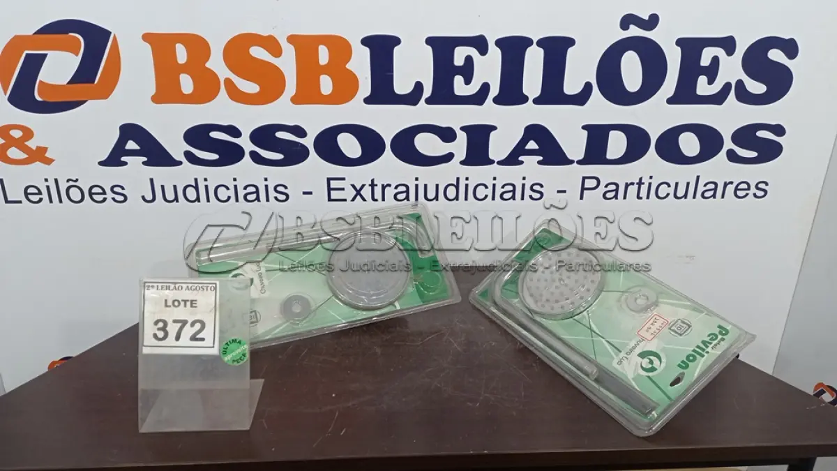 LOTE 372 - 02 CHUVEIROS LUA MARCA PEVILON. (NO ESTADO) ATENÇÃO! FAZER A VISITAÇÃO ANTES DE ARREMATAR, NÃO SABEMOS SE FUNCIONA, LEILÃO NÃO TEM GARANTIA E NEM DEVOLUÇÃO, SUJEITO A POSSÍVEIS AVARIAS VISÍVEIS/OCULTAS E/OU AUSÊNCIA DE COMPONENTES.