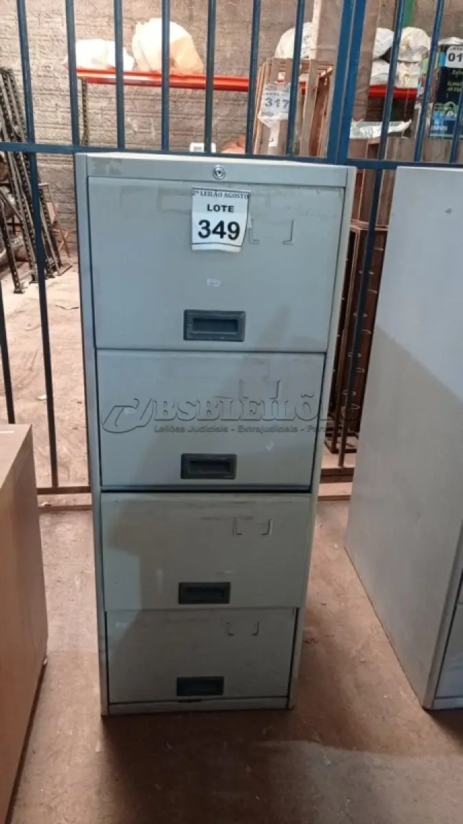 LOTE 349 - 01 ARQUIVO DE AÇO COM 04 GAVETAS. (NO ESTADO) ATENÇÃO! FAZER A VISITAÇÃO ANTES DE ARREMATAR, NÃO SABEMOS SE FUNCIONA. LEILÃO NÃO TEM GARANTIA E NEM DEVOLUÇÃO, SUJEITO A POSSÍVEIS AVARIAS VISÍVEIS/OCULTAS E/OU AUSÊNCIA DE COMPONENTES.