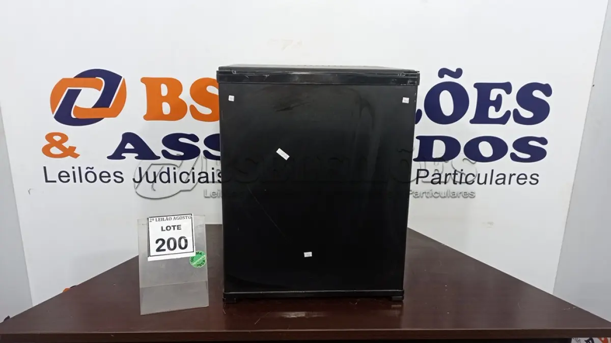 LOTE 200 - 01 ADEGA 40L 220V. (NO ESTADO) ATENÇÃO! FAZER A VISITAÇÃO ANTES DE ARREMATAR, NÃO SABEMOS SE FUNCIONA. LEILÃO NÃO TEM GARANTIA E NEM DEVOLUÇÃO, SUJEITO A POSSÍVEIS AVARIAS VISÍVEIS/OCULTAS E/OU AUSÊNCIA DE COMPONENTES.