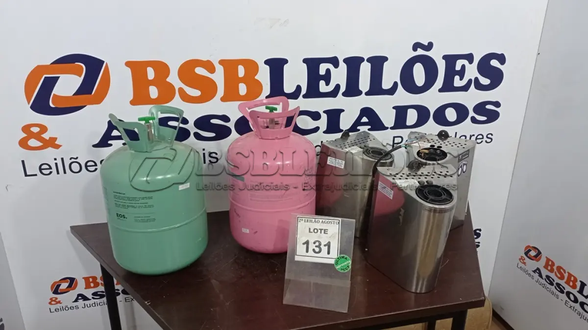 LOTE 131 - 02 BOTIJÕES DE AR VAZIOS E 03 SECADORES DE MÃO. (NO ESTADO) ATENÇÃO! FAZER A VISITAÇÃO ANTES DE ARREMATAR, NÃO SABEMOS SE FUNCIONA. LEILÃO NÃO TEM GARANTIA E NEM DEVOLUÇÃO, SUJEITO A POSSÍVEIS AVARIAS VISÍVEIS/OCULTAS E/OU AUSÊNCIA DE COMPONENTES.