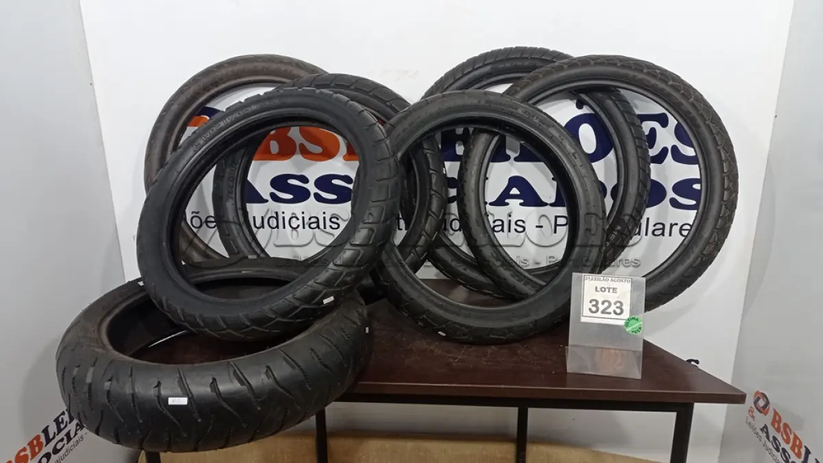 LOTE 323 - 07 PNEUS DE MOTO TAMANHOS DIVRSOS. (NO ESTADO) ATENÇÃO! FAZER A VISITAÇÃO ANTES DE ARREMATAR, NÃO SABEMOS SE FUNCIONA. LEILÃO NÃO TEM GARANTIA E NEM DEVOLUÇÃO, SUJEITO A POSSÍVEIS AVARIAS VISÍVEIS/OCULTAS E/OU AUSÊNCIA DE COMPONENTES.