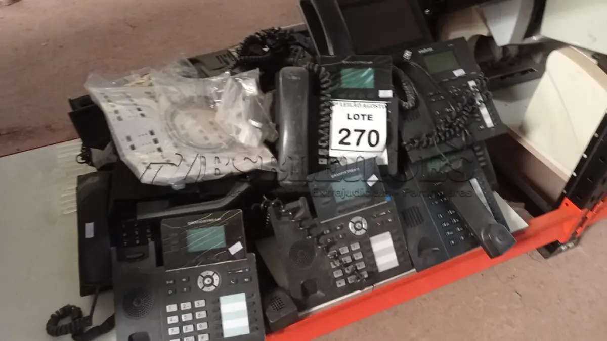 LOTE 270 - 01 LOTE COM GRANDE QUANTIDADE DE APARELHOS TELEFÔNICOS. (NO ESTADO) ATENÇÃO! FAZER A VISITAÇÃO ANTES DE ARREMATAR, NÃO SABEMOS SE FUNCIONA. LEILÃO NÃO TEM GARANTIA E NEM DEVOLUÇÃO, SUJEITO A POSSÍVEIS AVARIAS VISÍVEIS/OCULTAS E/OU AUSÊNCIA DE COMPONENTES.