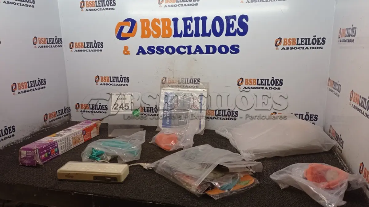 LOTE 245 - 05 TUBETES PROTETORES, 01 VARAL AUTOMÁTICO, 02 MASCARAS RESPIRADORES E FILTROS E DIVERSAS MASCARAS PROTETORAS FACIAIS. (NO ESTADO) ATENÇÃO! FAZER A VISITAÇÃO ANTES DE ARREMATAR, NÃO SABEMOS SE FUNCIONA, LEILÃO NÃO TEM GARANTIA E NEM DEVOLUÇÃO, SUJEITO A POSSÍVEIS AVARIAS VISÍVEIS/OCULTAS E/OU AUSÊNCIA DE COMPONENTES.