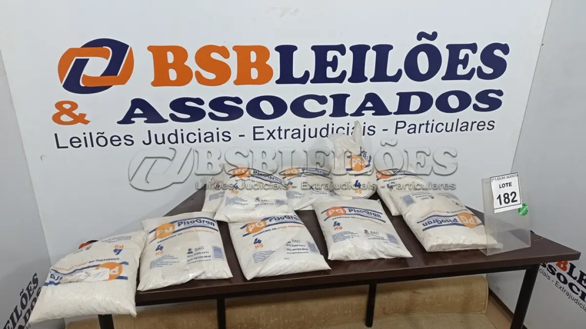 LOTE 182 - 10 PACOTES DE GRANITINA/08 PARA GRAFIADO COM 4KG CADA. (NO ESTADO) ATENÇÃO! FAZER A VISITAÇÃO ANTES DE ARREMATAR, NÃO SABEMOS SE FUNCIONA. LEILÃO NÃO TEM GARANTIA E NEM DEVOLUÇÃO, SUJEITO A POSSÍVEIS AVARIAS VISÍVEIS/OCULTAS E/OU AUSÊNCIA DE COMPONENTES.