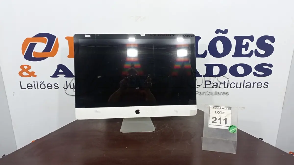 LOTE 211 - 01 IMAC  APPLE. (NO ESTADO) ATENÇÃO! FAZER A VISITAÇÃO ANTES DE ARREMATAR, NÃO SABEMOS SE FUNCIONA, LEILÃO NÃO TEM GARANTIA E NEM DEVOLUÇÃO, SUJEITO A POSSÍVEIS AVARIAS VISÍVEIS/OCULTAS E/OU AUSÊNCIA DE COMPONENTES.