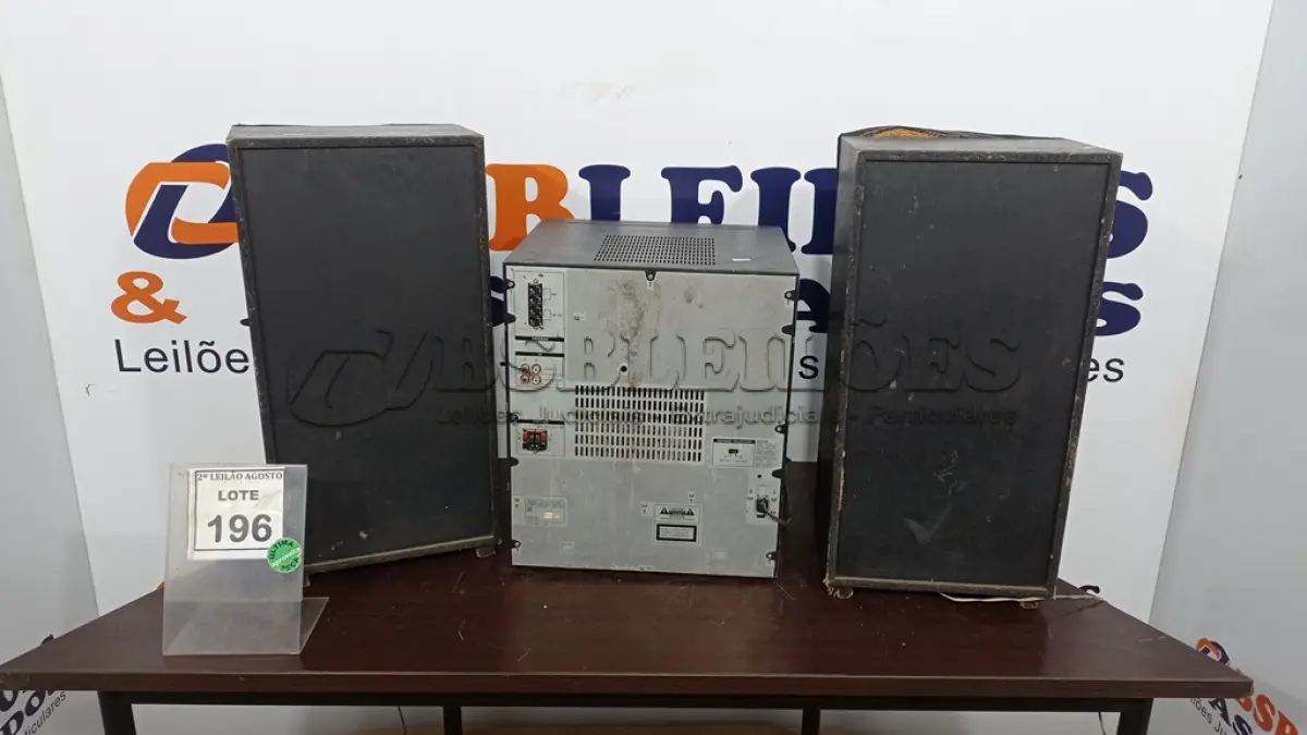 LOTE 196 - 01 APARELHO DE SOM COM 02 CAIXAS MARCA SONY. (NO ESTADO) ATENÇÃO! FAZER A VISITAÇÃO ANTES DE ARREMATAR, NÃO SABEMOS SE FUNCIONA. LEILÃO NÃO TEM GARANTIA E NEM DEVOLUÇÃO, SUJEITO A POSSÍVEIS AVARIAS VISÍVEIS/OCULTAS E/OU AUSÊNCIA DE COMPONENTES.