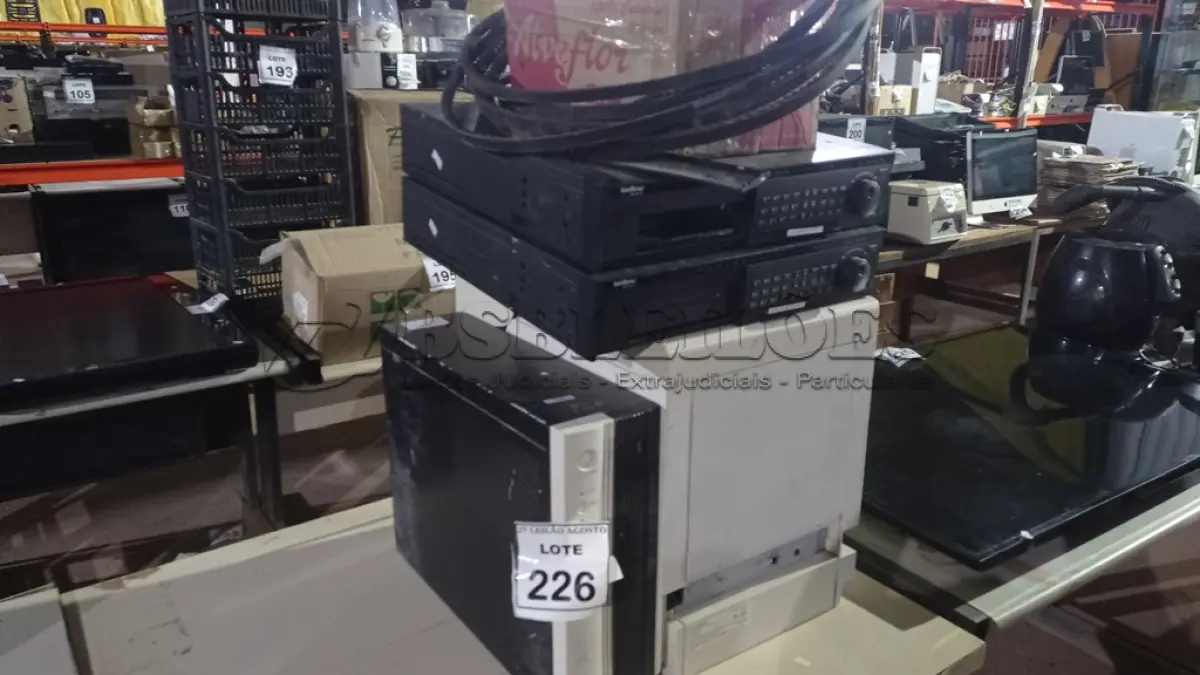 LOTE 226 - 01 NOBREAK, 01 IMPRESSORA MARCA KYOCERA, 02 APARELHOS DVR E GRANDE QUANTIDADE DE CLIPS DE PAPEL E CABOS DIVERSOS. (NO ESTADO) ATENÇÃO! FAZER A VISITAÇÃO ANTES DE ARREMATAR, NÃO SABEMOS SE FUNCIONA. LEILÃO NÃO TEM GARANTIA E NEM DEVOLUÇÃO, SUJEITO A POSSÍVEIS AVARIAS VISÍVEIS/OCULTAS E/OU AUSÊNCIA DE COMPONENTES.