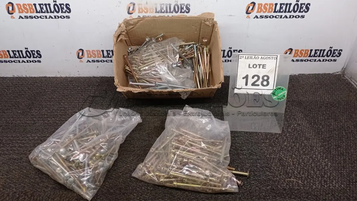 LOTE 128 - 01 LOTE COM GRANDE DE PARAFUSOS. (NO ESTADO) ATENÇÃO! FAZER A VISITAÇÃO ANTES DE ARREMATAR, NÃO SABEMOS SE FUNCIONA, LEILÃO NÃO TEM GARANTIA E NEM DEVOLUÇÃO, SUJEITO A POSSÍVEIS AVARIAS VISÍVEIS/OCULTAS E/OU AUSÊNCIA DE COMPONENTES.