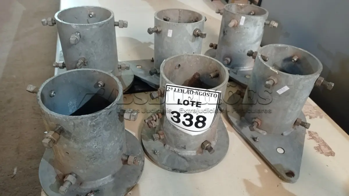 LOTE 338 - 06 BASES PARA POSTES OU COLUNAS. (NO ESTADO) ATENÇÃO! FAZER A VISITAÇÃO ANTES DE ARREMATAR, NÃO SABEMOS SE FUNCIONA. LEILÃO NÃO TEM GARANTIA E NEM DEVOLUÇÃO, SUJEITO A POSSÍVEIS AVARIAS VISÍVEIS/OCULTAS E/OU AUSÊNCIA DE COMPONENTES.