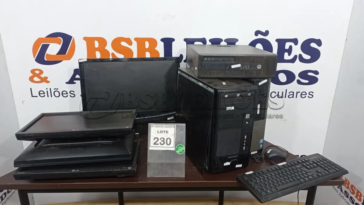 LOTE 230 - 04 MONITORES DE MARCAS E MODELOS DIVERSOS, 03 CPUS, 01 TECLADO E 01 MOUSE. (NO ESTADO) ATENÇÃO! FAZER A VISITAÇÃO ANTES DE ARREMATAR, NÃO SABEMOS SE FUNCIONA. LEILÃO NÃO TEM GARANTIA E NEM DEVOLUÇÃO, SUJEITO A POSSÍVEIS AVARIAS VISÍVEIS/OCULTAS E/OU AUSÊNCIA DE COMPONENTES.