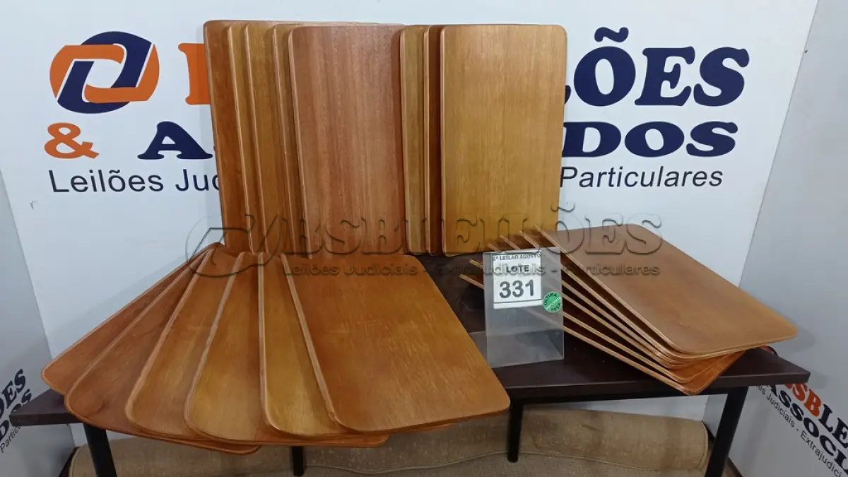 LOTE 331 - 20 PEÇAS DE MADEIRA 30,00. (NO ESTADO) ATENÇÃO! FAZER A VISITAÇÃO ANTES DE ARREMATAR, NÃO SABEMOS SE FUNCIONA. LEILÃO NÃO TEM GARANTIA E NEM DEVOLUÇÃO, SUJEITO A POSSÍVEIS AVARIAS VISÍVEIS/OCULTAS E/OU AUSÊNCIA DE COMPONENTES.