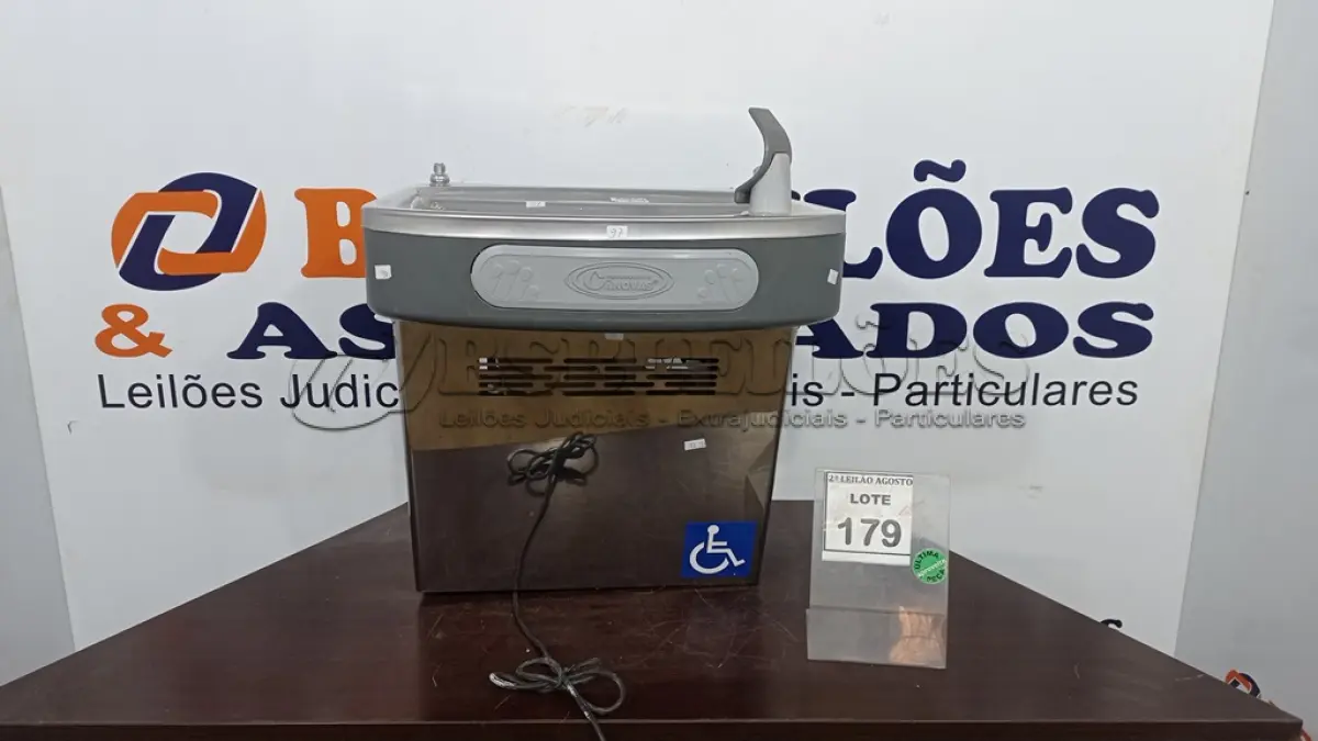 LOTE 179 - 01 BEBEDOURO EM INOX MARCA CÂNOVAS. (NO ESTADO) ATENÇÃO! FAZER A VISITAÇÃO ANTES DE ARREMATAR, NÃO SABEMOS SE FUNCIONA. LEILÃO NÃO TEM GARANTIA E NEM DEVOLUÇÃO, SUJEITO A POSSÍVEIS AVARIAS VISÍVEIS/OCULTAS E/OU AUSÊNCIA DE COMPONENTES.