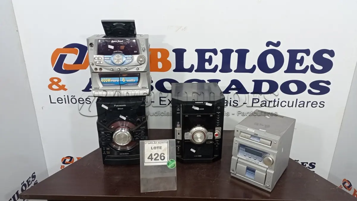 LOTE 426 - 04 APARELHOS DE SOM DE MARCAS E MODELOS DIVERSOS. (NO ESTADO) ATENÇÃO! FAZER A VISITAÇÃO ANTES DE ARREMATAR, NÃO SABEMOS SE FUNCIONA. LEILÃO NÃO TEM GARANTIA E NEM DEVOLUÇÃO, SUJEITO A POSSÍVEIS AVARIAS VISÍVEIS/OCULTAS E/OU AUSÊNCIA DE COMPONENTES.