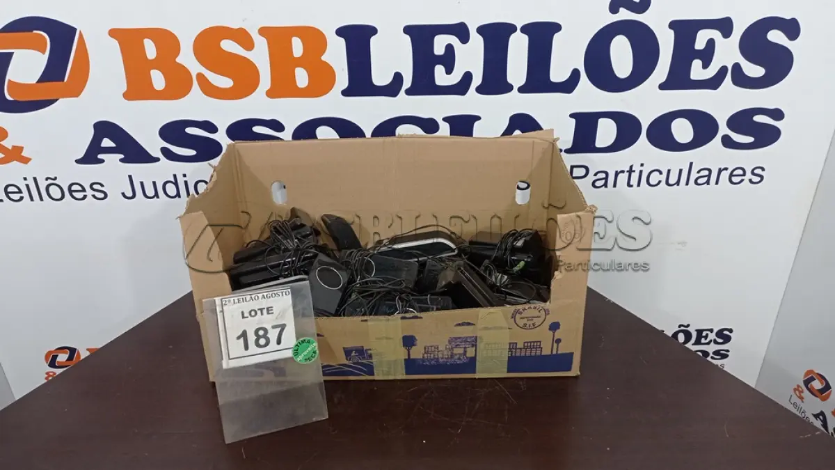 LOTE 187 - 01 LOTE COM VÁRIAS CAIXAS DE SOM PARA PC MODELOS DIVERSOS. (NO ESTADO) ATENÇÃO! FAZER A VISITAÇÃO ANTES DE ARREMATAR, NÃO SABEMOS SE FUNCIONA, LEILÃO NÃO TEM GARANTIA E NEM DEVOLUÇÃO, SUJEITO A POSSÍVEIS AVARIAS VISÍVEIS/OCULTAS E/OU AUSÊNCIA DE COMPONENTES.