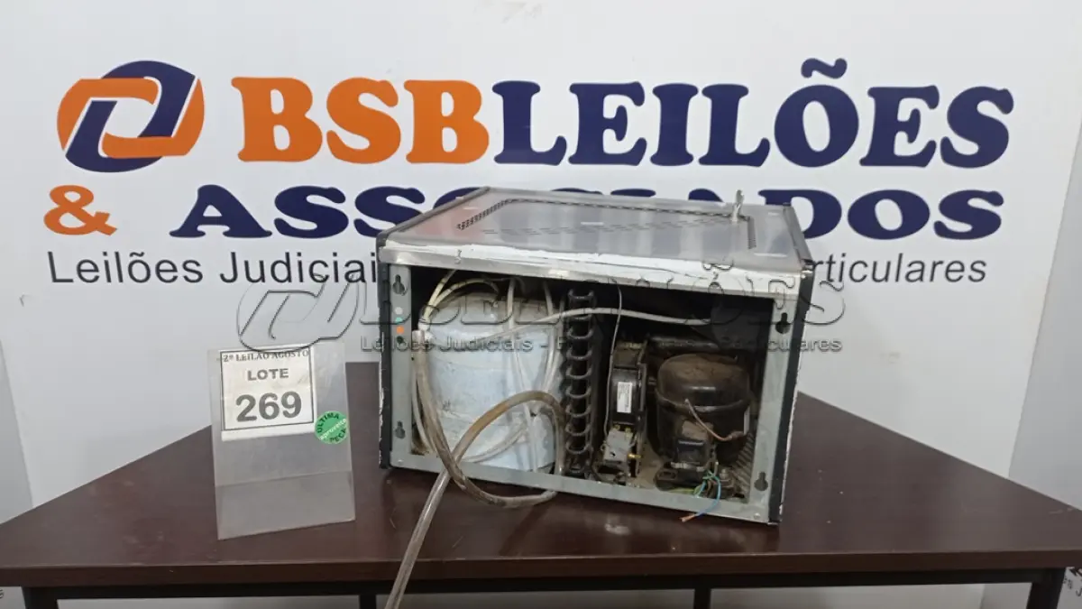 LOTE 269 - 01 BEBEDOURO EM INOX MARCA LIDER. (NO ESTADO) ATENÇÃO! FAZER A VISITAÇÃO ANTES DE ARREMATAR, NÃO SABEMOS SE FUNCIONA. LEILÃO NÃO TEM GARANTIA E NEM DEVOLUÇÃO, SUJEITO A POSSÍVEIS AVARIAS VISÍVEIS/OCULTAS E/OU AUSÊNCIA DE COMPONENTES.