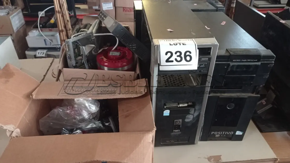 LOTE 236 - 03 CPU’S DE MACAS E MODELOS DIVERSOS, 03 NETBOOKS E 01 NOTEBOOK, 01 SWITCH, DIVERSOS CABOS, PLACAS E ELETRÔNICOS DIVERSOS. (NO ESTADO) ATENÇÃO! FAZER A VISITAÇÃO ANTES DE ARREMATAR, NÃO SABEMOS SE FUNCIONA. LEILÃO NÃO TEM GARANTIA E NEM DEVOLUÇÃO, SUJEITO A POSSÍVEIS AVARIAS VISÍVEIS/OCULTAS E/OU AUSÊNCIA DE COMPONENTES.
