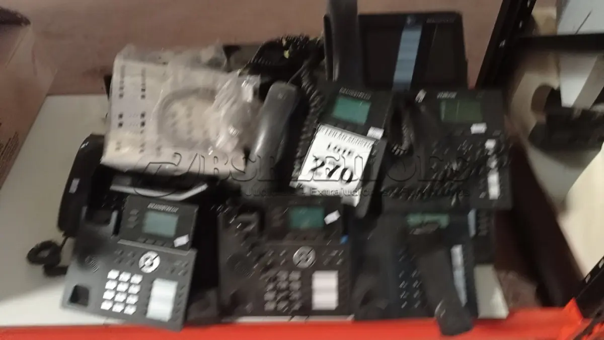 LOTE 270 - 01 LOTE COM GRANDE QUANTIDADE DE APARELHOS TELEFÔNICOS. (NO ESTADO) ATENÇÃO! FAZER A VISITAÇÃO ANTES DE ARREMATAR, NÃO SABEMOS SE FUNCIONA. LEILÃO NÃO TEM GARANTIA E NEM DEVOLUÇÃO, SUJEITO A POSSÍVEIS AVARIAS VISÍVEIS/OCULTAS E/OU AUSÊNCIA DE COMPONENTES.
