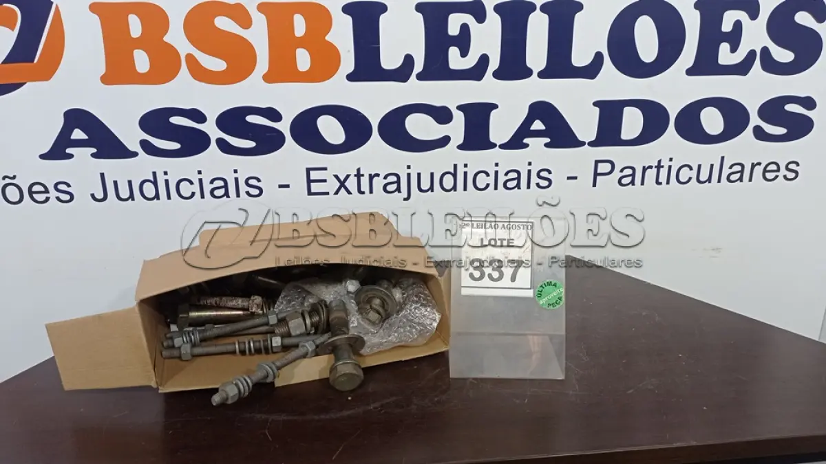 LOTE 337 - 01 LOTE COM GRANDE QUANTIDADE DE PARAFUSOS DE MÉDIO E GRANDE PORTE. (NO ESTADO) ATENÇÃO! FAZER A VISITAÇÃO ANTES DE ARREMATAR, NÃO SABEMOS SE FUNCIONA. LEILÃO NÃO TEM GARANTIA E NEM DEVOLUÇÃO, SUJEITO A POSSÍVEIS AVARIAS VISÍVEIS/OCULTAS E/OU AUSÊNCIA DE COMPONENTES.