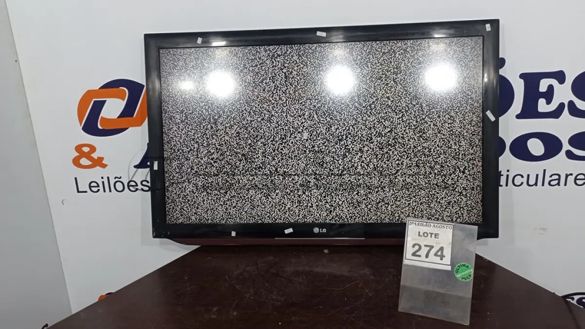 LOTE 274 - 01 TV LCD 42’’ MARCA LG. (NO ESTADO) ATENÇÃO! FAZER A VISITAÇÃO ANTES DE ARREMATAR, NÃO SABEMOS SE FUNCIONA. LEILÃO NÃO TEM GARANTIA E NEM DEVOLUÇÃO, SUJEITO A POSSÍVEIS AVARIAS VISÍVEIS/OCULTAS E/OU AUSÊNCIA DE COMPONENTES.