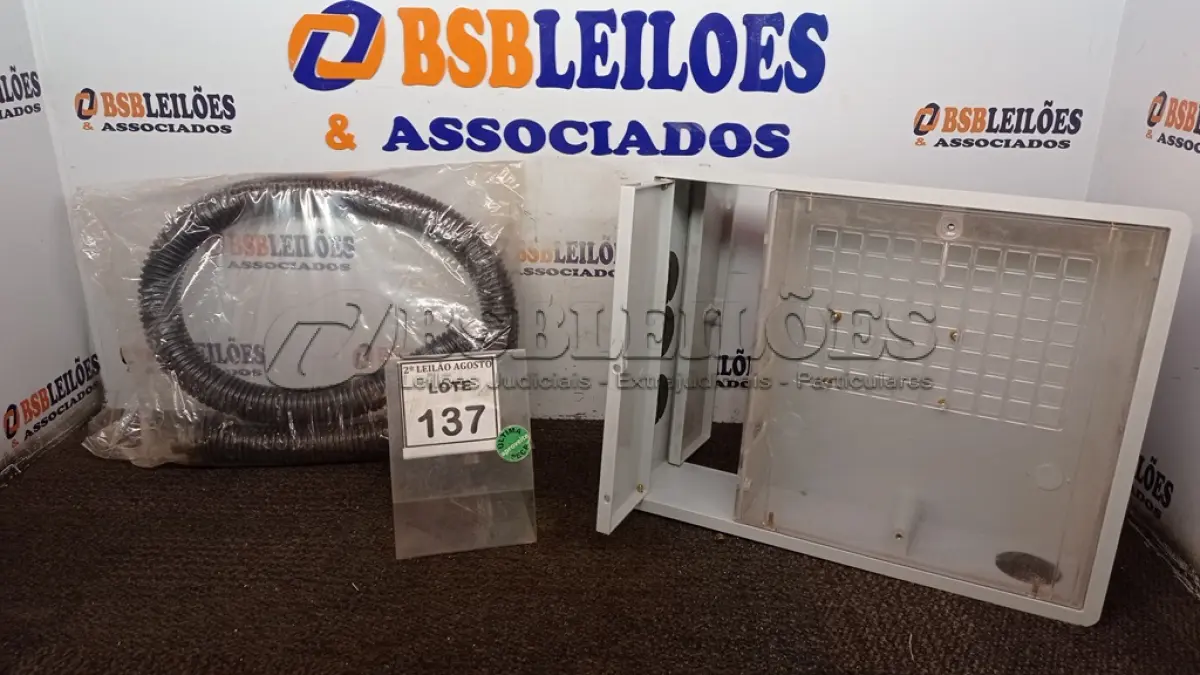 LOTE 137 - 01 CAIXA PLÁSTICA PARA UNIDADE DE MEDIÇÃO DE ÁGUA. (NO ESTADO) ATENÇÃO! FAZER A VISITAÇÃO ANTES DE ARREMATAR, NÃO SABEMOS SE FUNCIONA, LEILÃO NÃO TEM GARANTIA E NEM DEVOLUÇÃO, SUJEITO A POSSÍVEIS AVARIAS VISÍVEIS/OCULTAS E/OU AUSÊNCIA DE COMPONENTES.