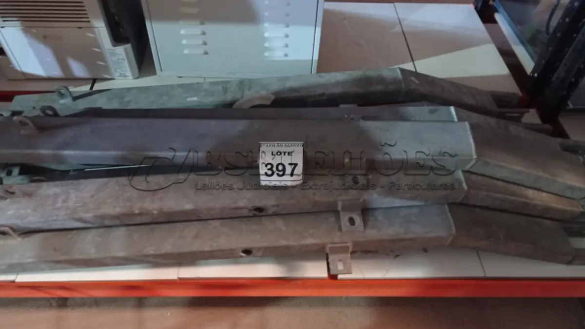 LOTE 397 - 01 LOTE COM VÁRIAS SUPORTES E ESTRUTURAS METÁLICAS DE SUSTENTAÇÃO. (NO ESTADO) ATENÇÃO! FAZER A VISITAÇÃO ANTES DE ARREMATAR, NÃO SABEMOS SE FUNCIONA. LEILÃO NÃO TEM GARANTIA E NEM DEVOLUÇÃO, SUJEITO A POSSÍVEIS AVARIAS VISÍVEIS/OCULTAS E/OU AUSÊNCIA DE COMPONENTES.