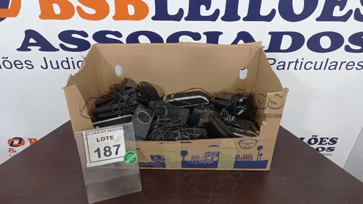 LOTE 187 - 01 LOTE COM VÁRIAS CAIXAS DE SOM PARA PC MODELOS DIVERSOS. (NO ESTADO) ATENÇÃO! FAZER A VISITAÇÃO ANTES DE ARREMATAR, NÃO SABEMOS SE FUNCIONA, LEILÃO NÃO TEM GARANTIA E NEM DEVOLUÇÃO, SUJEITO A POSSÍVEIS AVARIAS VISÍVEIS/OCULTAS E/OU AUSÊNCIA DE COMPONENTES.