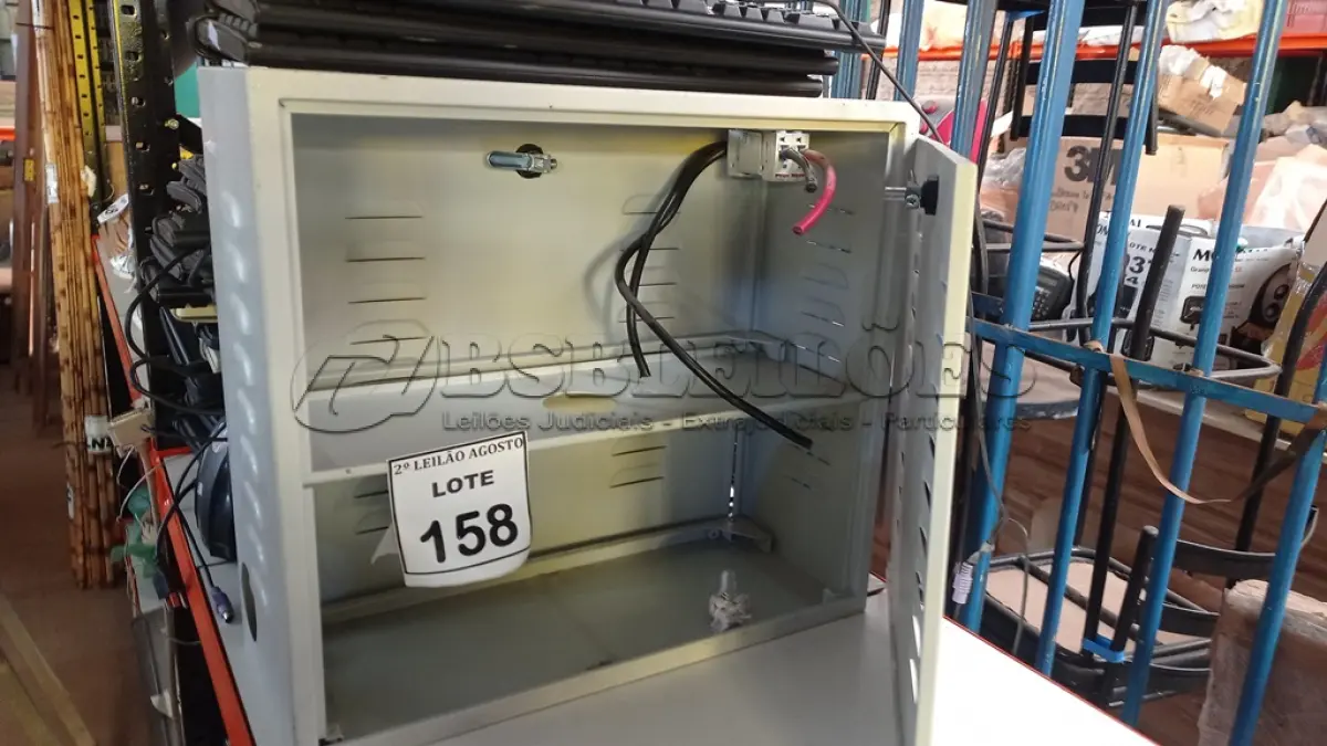 LOTE 158 - 01 QUADRO ELÉTRICO, 02 ESTABILIZADORES E GRANDE QUANTIDADE DE TECLADOS DE PC. (NO ESTADO) ATENÇÃO! FAZER A VISITAÇÃO ANTES DE ARREMATAR, NÃO SABEMOS SE FUNCIONA. LEILÃO NÃO TEM GARANTIA E NEM DEVOLUÇÃO, SUJEITO A POSSÍVEIS AVARIAS VISÍVEIS/OCULTAS E/OU AUSÊNCIA DE COMPONENTES.
