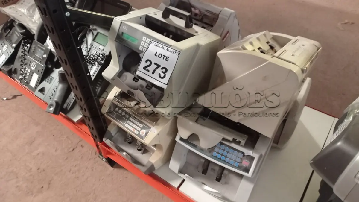 LOTE 273 - 07 MÁQUINAS DE CONTAGEM DE CÉDULAS. (NO ESTADO) ATENÇÃO! FAZER A VISITAÇÃO ANTES DE ARREMATAR, NÃO SABEMOS SE FUNCIONA. LEILÃO NÃO TEM GARANTIA E NEM DEVOLUÇÃO, SUJEITO A POSSÍVEIS AVARIAS VISÍVEIS/OCULTAS E/OU AUSÊNCIA DE COMPONENTES.