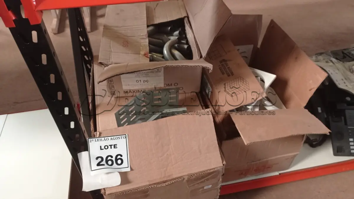 LOTE 266 - 01 LOTE COM GRANDE QUANTIDADE DE ELETRODUTO E ELETROCALHA E RALOS PAR BANHEIRO. (NO ESTADO) ATENÇÃO! FAZER A VISITAÇÃO ANTES DE ARREMATAR, NÃO SABEMOS SE FUNCIONA. LEILÃO NÃO TEM GARANTIA E NEM DEVOLUÇÃO, SUJEITO A POSSÍVEIS AVARIAS VISÍVEIS/OCULTAS E/OU AUSÊNCIA DE COMPONENTES.
