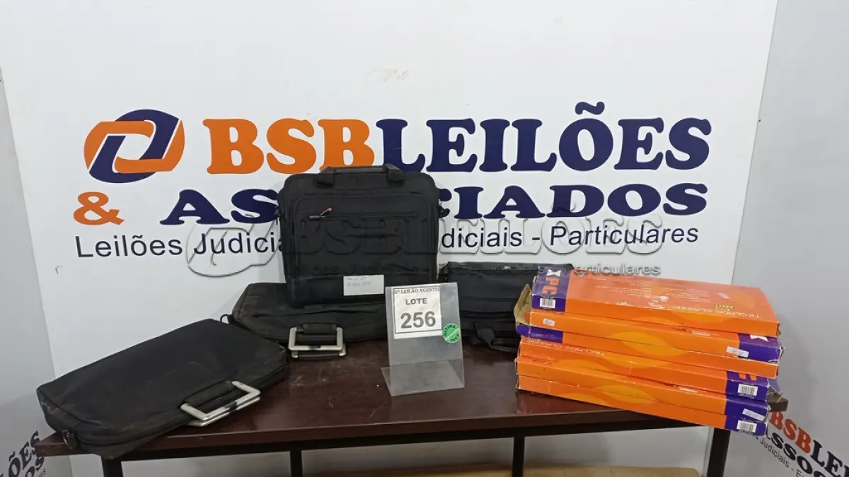 LOTE 256 - 06 TECLADOS DE PC E 04 BOLSAS DE NOTEBOOK. (NO ESTADO) ATENÇÃO! FAZER A VISITAÇÃO ANTES DE ARREMATAR, NÃO SABEMOS SE FUNCIONA. LEILÃO NÃO TEM GARANTIA E NEM DEVOLUÇÃO, SUJEITO A POSSÍVEIS AVARIAS VISÍVEIS/OCULTAS E/OU AUSÊNCIA DE COMPONENTES.