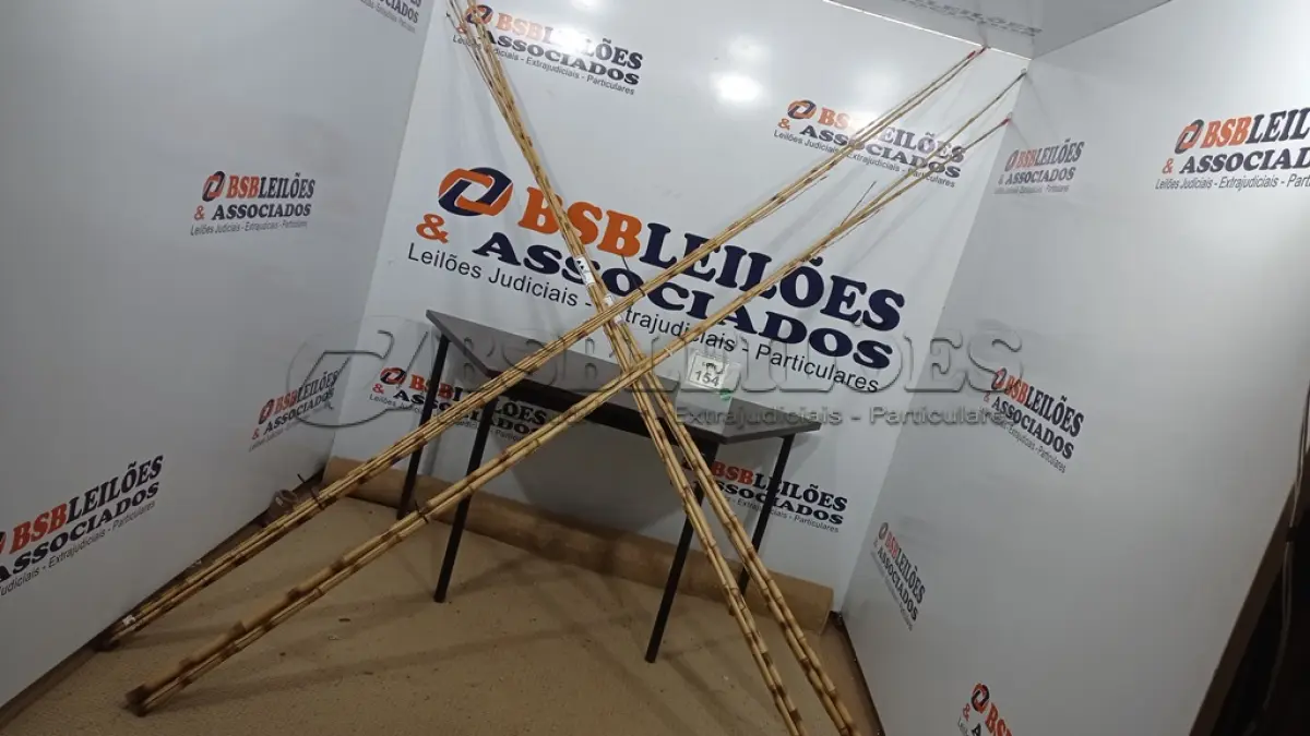 LOTE 154 - 20 VARAS DE BAMBU. (NO ESTADO) ATENÇÃO! FAZER A VISITAÇÃO ANTES DE ARREMATAR, NÃO SABEMOS SE FUNCIONA. LEILÃO NÃO TEM GARANTIA E NEM DEVOLUÇÃO, SUJEITO A POSSÍVEIS AVARIAS VISÍVEIS/OCULTAS E/OU AUSÊNCIA DE COMPONENTES.