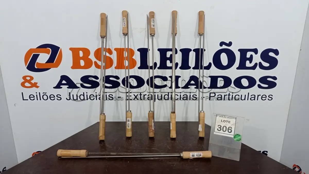 LOTE 306 - 01 LOTE COM VÁRIOS ESPETOS DE AÇO SIMPLES 75CM. (NO ESTADO) ATENÇÃO! FAZER A VISITAÇÃO ANTES DE ARREMATAR, NÃO SABEMOS SE FUNCIONA. LEILÃO NÃO TEM GARANTIA E NEM DEVOLUÇÃO, SUJEITO A POSSÍVEIS AVARIAS VISÍVEIS/OCULTAS E/OU AUSÊNCIA DE COMPONENTES.