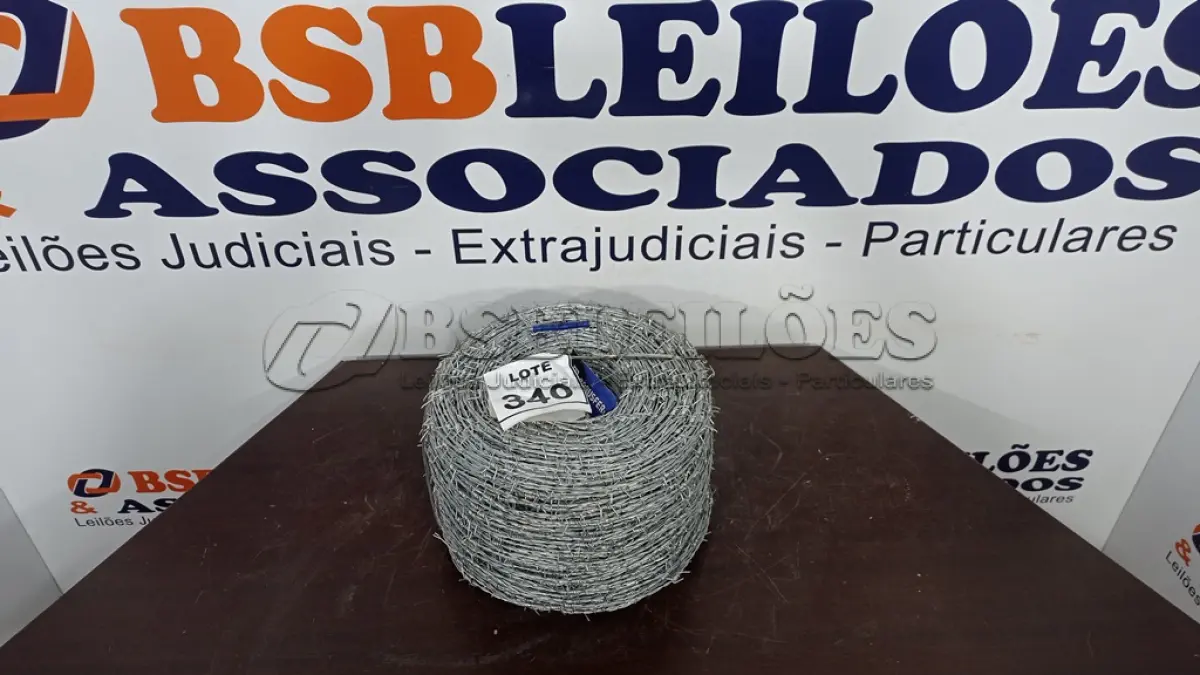 LOTE 340 - 01 ROLO DE ARAME FARPADO 500M. (NO ESTADO) ATENÇÃO! FAZER A VISITAÇÃO ANTES DE ARREMATAR, NÃO SABEMOS SE FUNCIONA. LEILÃO NÃO TEM GARANTIA E NEM DEVOLUÇÃO, SUJEITO A POSSÍVEIS AVARIAS VISÍVEIS/OCULTAS E/OU AUSÊNCIA DE COMPONENTES.