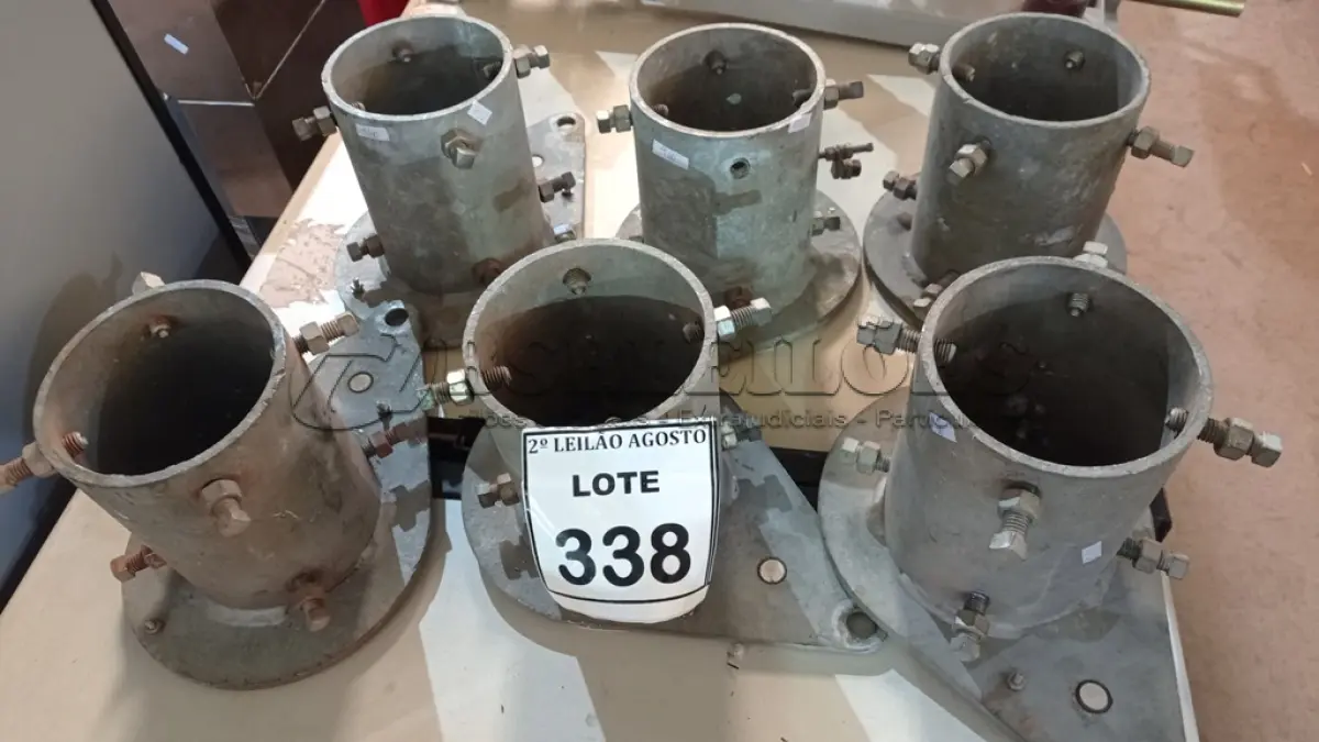 LOTE 338 - 06 BASES PARA POSTES OU COLUNAS. (NO ESTADO) ATENÇÃO! FAZER A VISITAÇÃO ANTES DE ARREMATAR, NÃO SABEMOS SE FUNCIONA. LEILÃO NÃO TEM GARANTIA E NEM DEVOLUÇÃO, SUJEITO A POSSÍVEIS AVARIAS VISÍVEIS/OCULTAS E/OU AUSÊNCIA DE COMPONENTES.