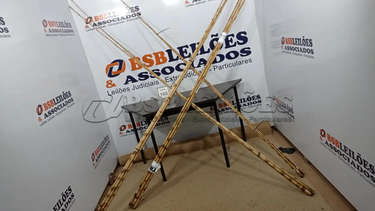 LOTE 165 - 20 VARAS DE BAMBU. (NO ESTADO) ATENÇÃO! FAZER A VISITAÇÃO ANTES DE ARREMATAR, NÃO SABEMOS SE FUNCIONA. LEILÃO NÃO TEM GARANTIA E NEM DEVOLUÇÃO, SUJEITO A POSSÍVEIS AVARIAS VISÍVEIS/OCULTAS E/OU AUSÊNCIA DE COMPONENTES.