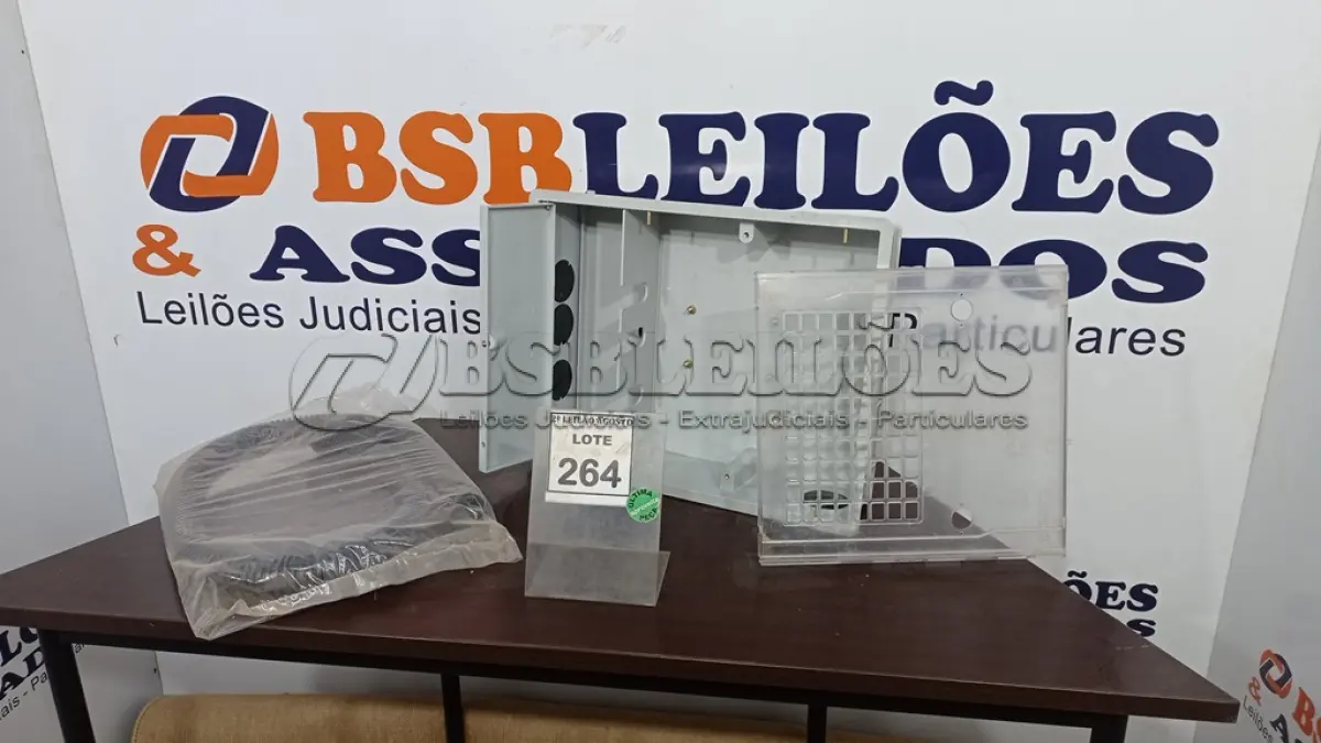 LOTE 264 - 01 CAIXA PLÁSTICA PARA UNIDADE DE MEDIÇÃO DE ÁGUA. (NO ESTADO) ATENÇÃO! FAZER A VISITAÇÃO ANTES DE ARREMATAR, NÃO SABEMOS SE FUNCIONA, LEILÃO NÃO TEM GARANTIA E NEM DEVOLUÇÃO, SUJEITO A POSSÍVEIS AVARIAS VISÍVEIS/OCULTAS E/OU AUSÊNCIA DE COMPONENTES.