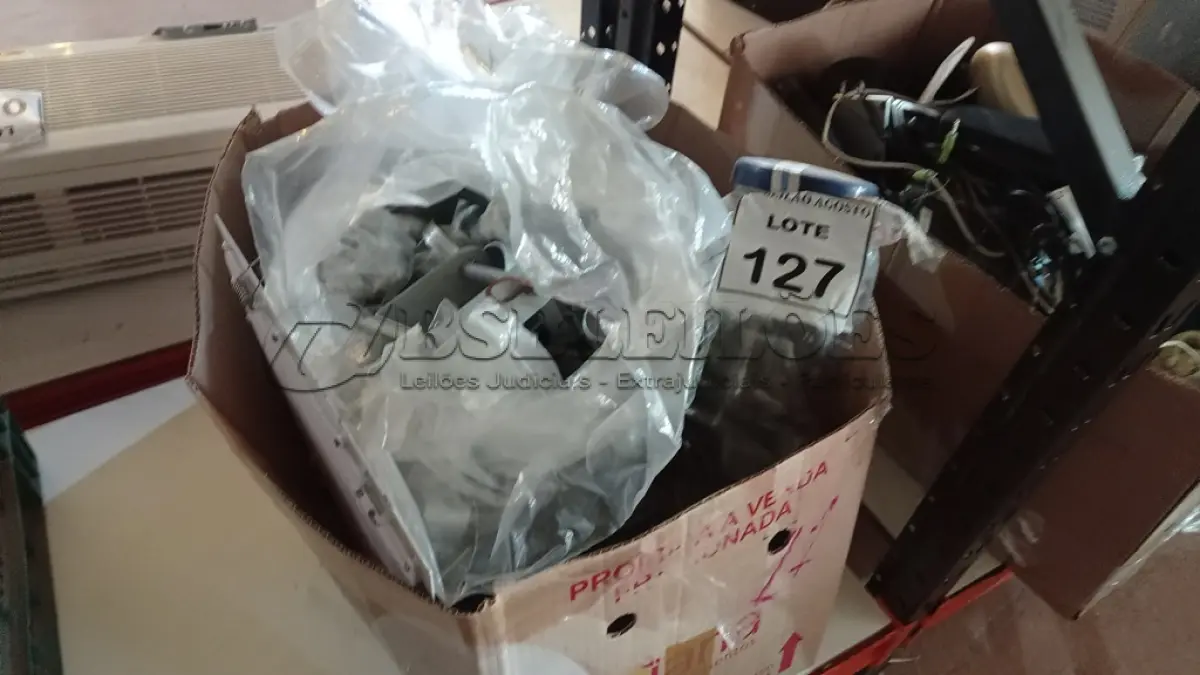 LOTE 127 - 01 LOTE COM GRANDE QUANTIDADE CABOS E MATERIAIS ELÉTRICOS DIVERSOS. (NO ESTADO) ATENÇÃO! FAZER A VISITAÇÃO ANTES DE ARREMATAR, NÃO SABEMOS SE FUNCIONA, LEILÃO NÃO TEM GARANTIA E NEM DEVOLUÇÃO, SUJEITO A POSSÍVEIS AVARIAS VISÍVEIS/OCULTAS E/OU AUSÊNCIA DE COMPONENTES.
