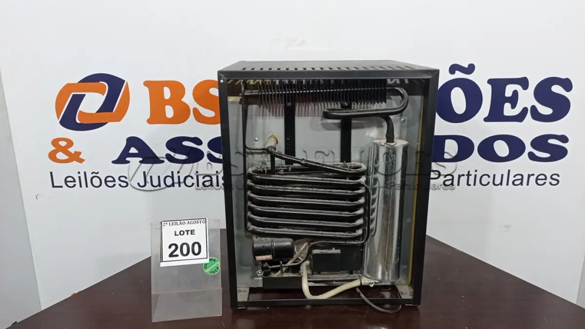 LOTE 200 - 01 ADEGA 40L 220V. (NO ESTADO) ATENÇÃO! FAZER A VISITAÇÃO ANTES DE ARREMATAR, NÃO SABEMOS SE FUNCIONA. LEILÃO NÃO TEM GARANTIA E NEM DEVOLUÇÃO, SUJEITO A POSSÍVEIS AVARIAS VISÍVEIS/OCULTAS E/OU AUSÊNCIA DE COMPONENTES.