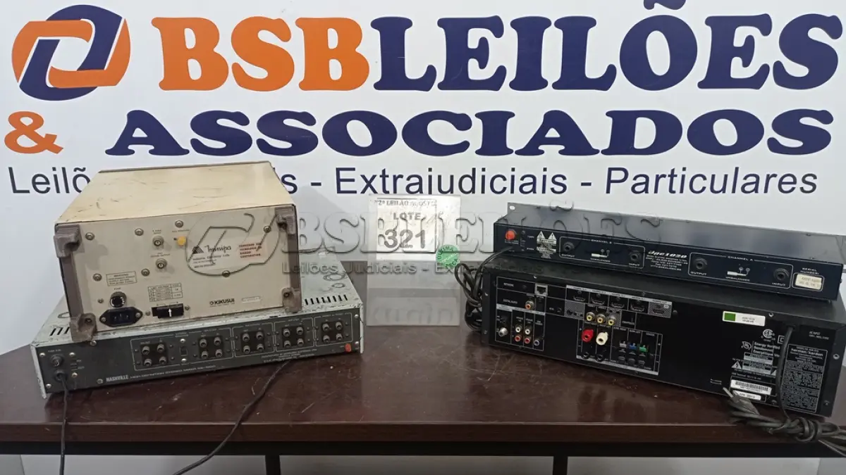 LOTE 321 - 01 EQUALIZADOR GRÁFICO ONEAL, OSCILOSCÓPIO ANALÓGICO, 01 MIXER STREO NASHVILLE E 01 HARMAN KARDON HK990. (NO ESTADO) ATENÇÃO! FAZER A VISITAÇÃO ANTES DE ARREMATAR, NÃO SABEMOS SE FUNCIONA. LEILÃO NÃO TEM GARANTIA E NEM DEVOLUÇÃO, SUJEITO A POSSÍVEIS AVARIAS VISÍVEIS/OCULTAS E/OU AUSÊNCIA DE COMPONENTES.