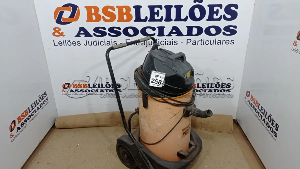 LOTE 258 - 01 ASPIRADOR DE PÓ INDUSTRIAL DUPLO 8002 PRO MARACA ELECTROLUX. (NO ESTADO) ATENÇÃO! FAZER A VISITAÇÃO ANTES DE ARREMATAR, NÃO SABEMOS SE FUNCIONA. LEILÃO NÃO TEM GARANTIA E NEM DEVOLUÇÃO, SUJEITO A POSSÍVEIS AVARIAS VISÍVEIS/OCULTAS E/OU AUSÊNCIA DE COMPONENTES.