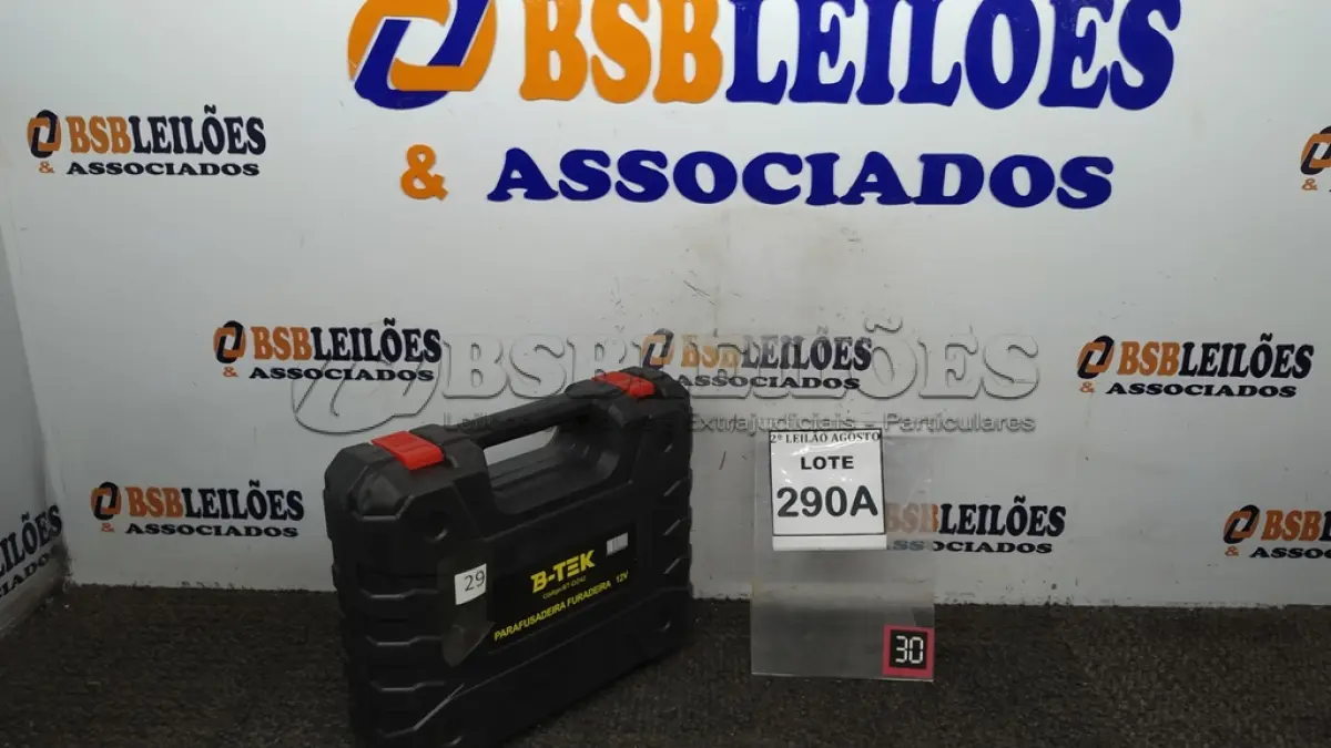 LOTE 290 - 01 PARAFUSADEIRA A BATERIA 12V 2BITS E CARREGADOR. (NO ESTADO) ATENÇÃO! FAZER A VISITAÇÃO ANTES DE ARREMATAR, NÃO SABEMOS SE FUNCIONA. LEILÃO NÃO TEM GARANTIA E NEM DEVOLUÇÃO, SUJEITO A POSSÍVEIS AVARIAS VISÍVEIS/OCULTAS E/OU AUSÊNCIA DE COMPONENTES.